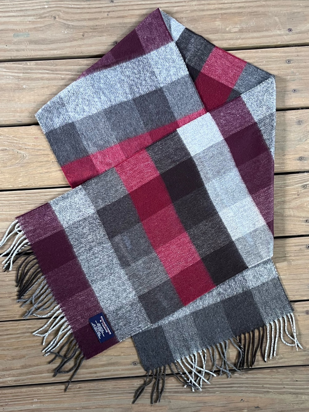 Roundtree & Yorke men’s 69x14.5” scarf. German made, soft, gentlemanly nice gift